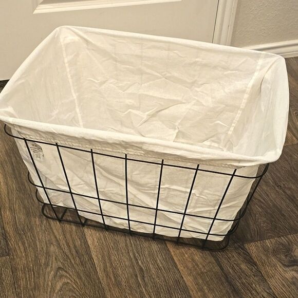 Brightroom Wire Laundry Basket w/Fabric Liner - Picture 5 of 9